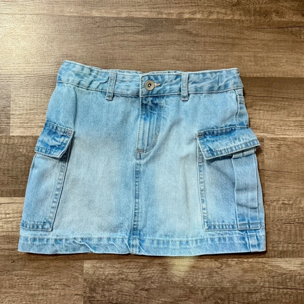 The Children's Place Girl's Light Wash Denim Cargo Mini Skirt Size 10